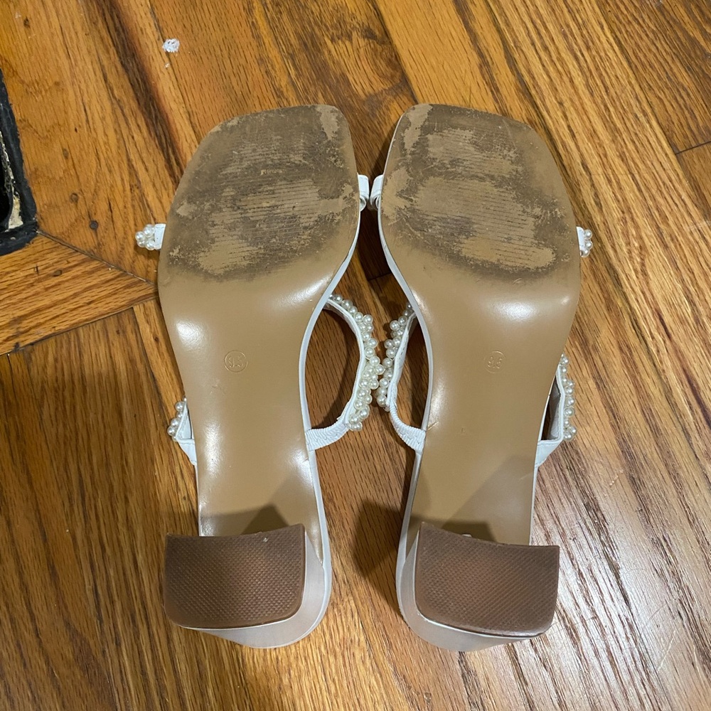 White Square Toe Pearl Strap Block Heels- Size 9.5 - Picture 4 of 4